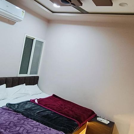 Hotel Rainbow Udždžain Exteriér fotografie