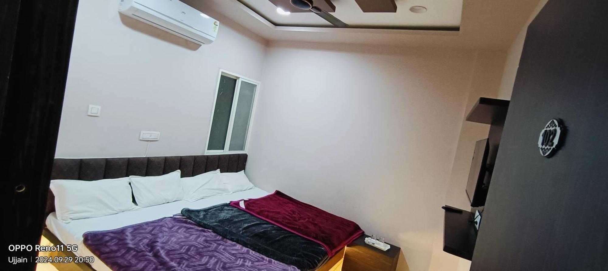 Hotel Rainbow Udždžain Exteriér fotografie